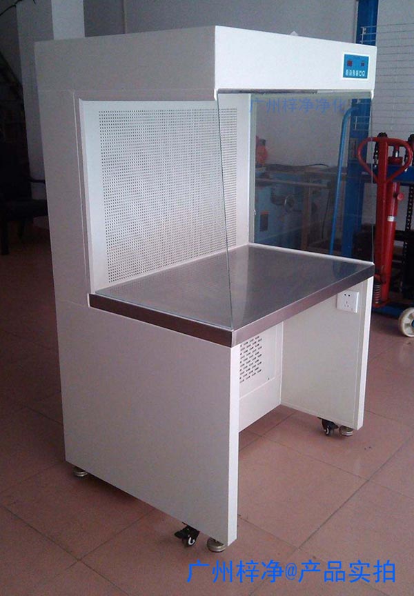 水平層流百級潔凈工作臺可連接組成生產(chǎn)流水線,也可單臺使用,可移動,靈活性強(qiáng)等優(yōu)點。