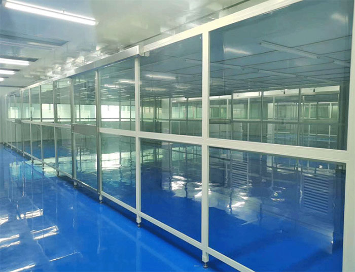 流水線潔凈棚又稱為生產(chǎn)線潔凈室或者組裝式潔凈棚，水線生產(chǎn)無塵棚，潔凈組裝流水線生產(chǎn)潔凈棚，凈化風(fēng)淋流水線