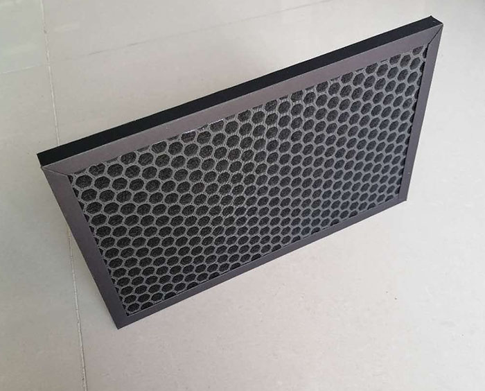 板式蜂窩活性炭過濾器又稱為蜂窩活性炭過濾網(wǎng)或者平鋪式顆?；钚蕴靠諝膺^濾器